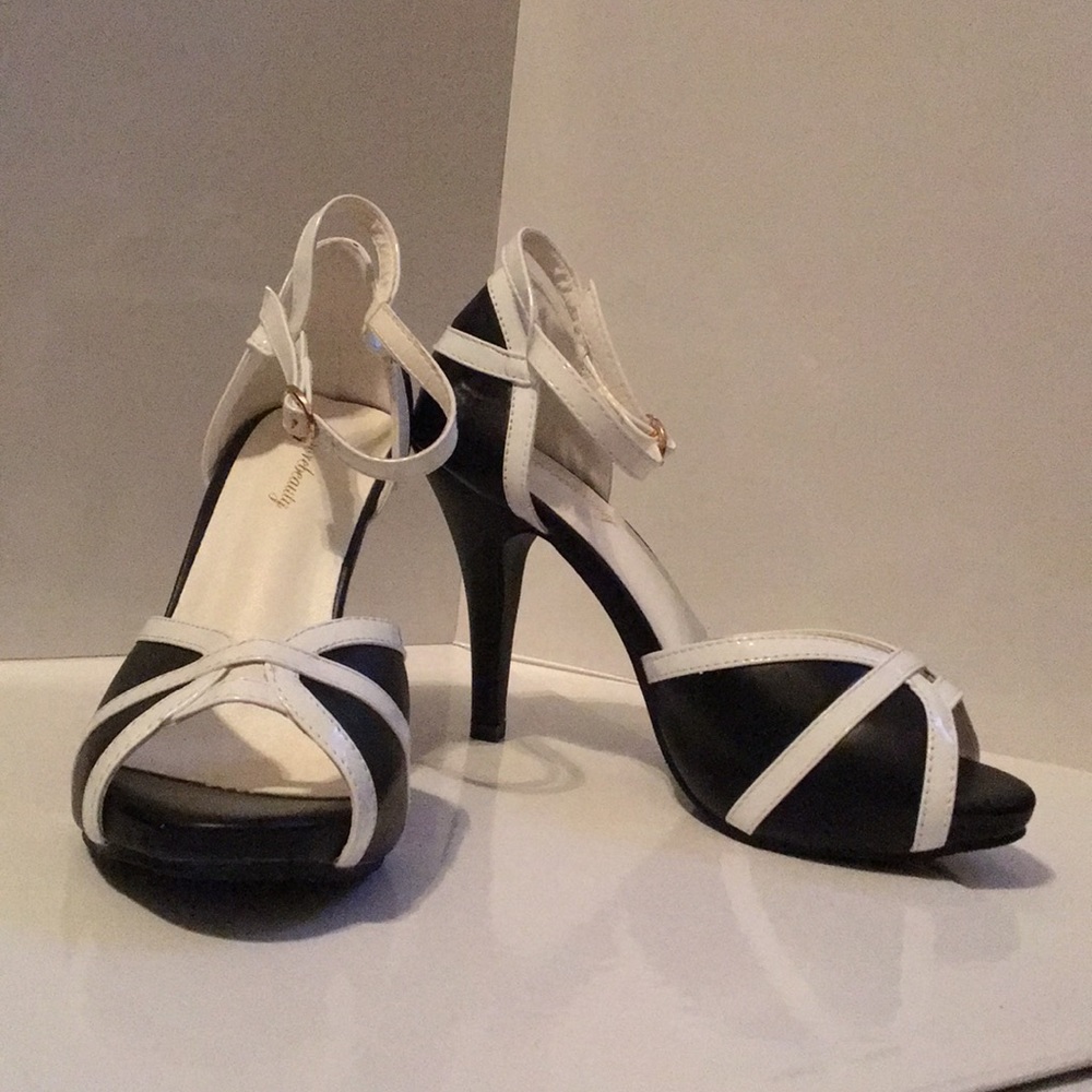 👠👡❤️Adorable dressy heels!!! ❤️👡👠